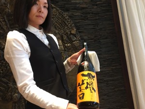 シドニー総領事邸で行われた晩餐会で、栃木の名酒「鳳凰美田」が振る舞われた。<span id=