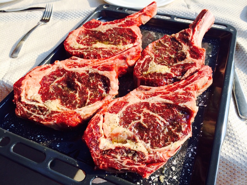 ビクトリア州の肉牛肥育場で昼食。<span id=