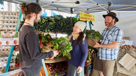 中央が和美さん（Taek Yang氏提供）