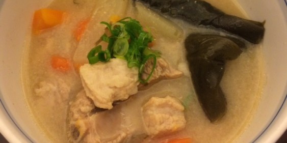 沖縄料理で故郷をアピール。<span id=