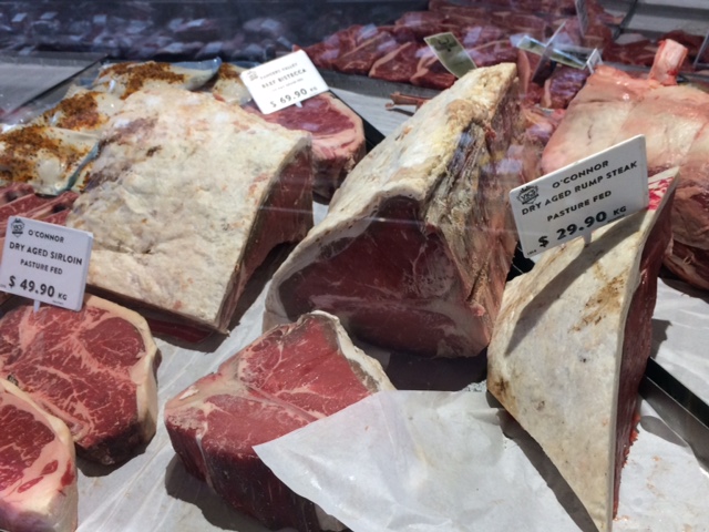 グルメに人気の ドライエイジド(dry aged)ビーフ。<span id=